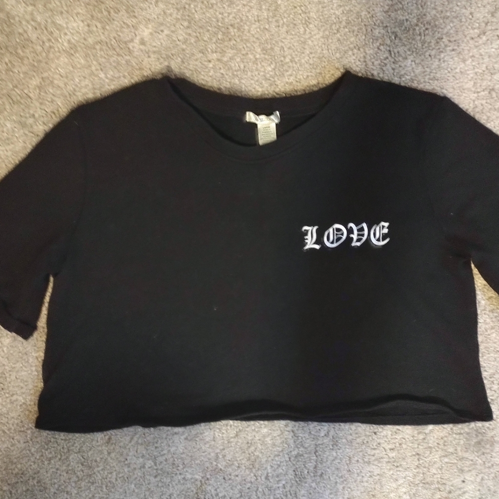 Simple "Love" Graphic Croptop